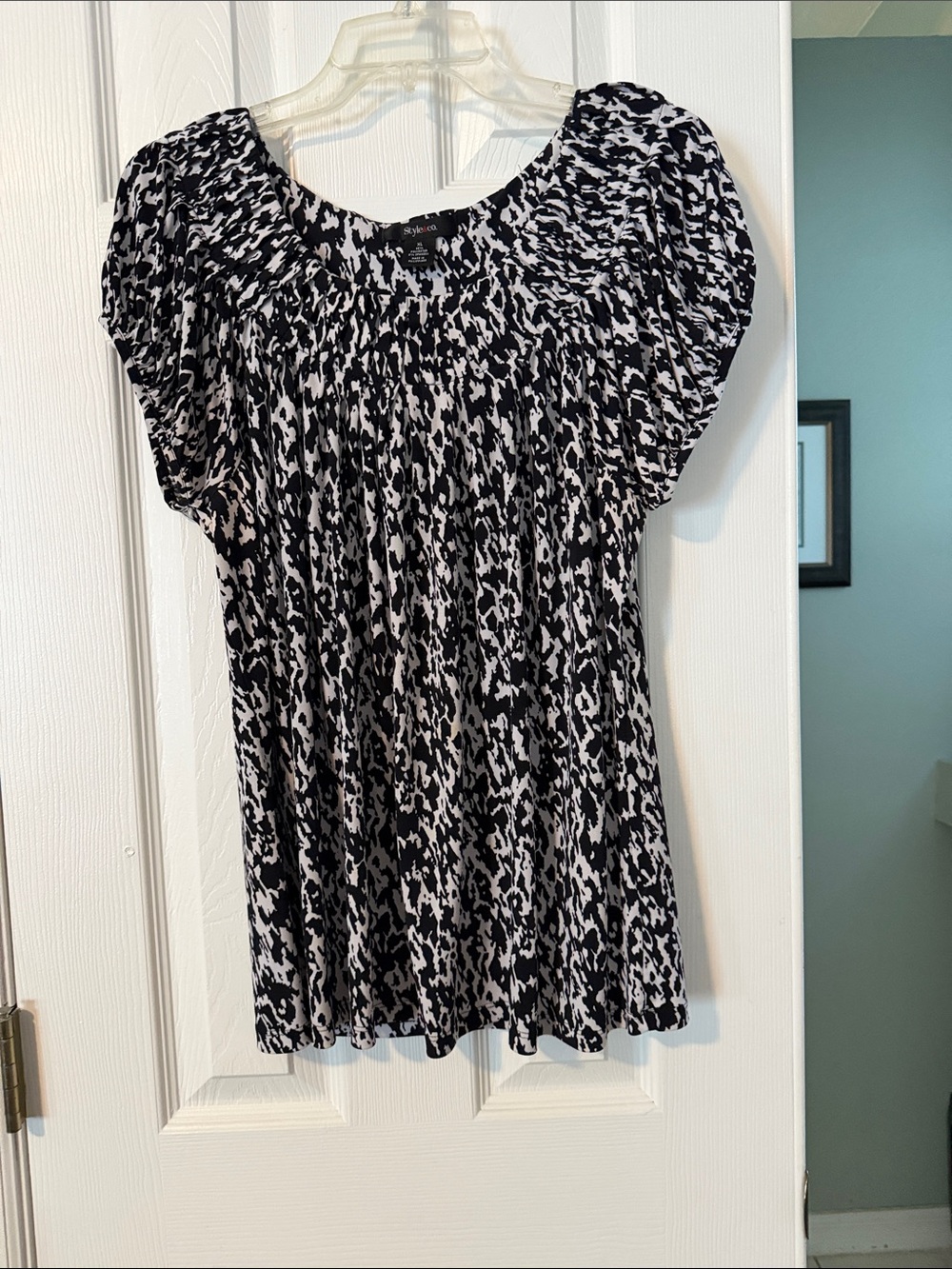 Style & Co. Black and White Printed Scoop Neck Blouse